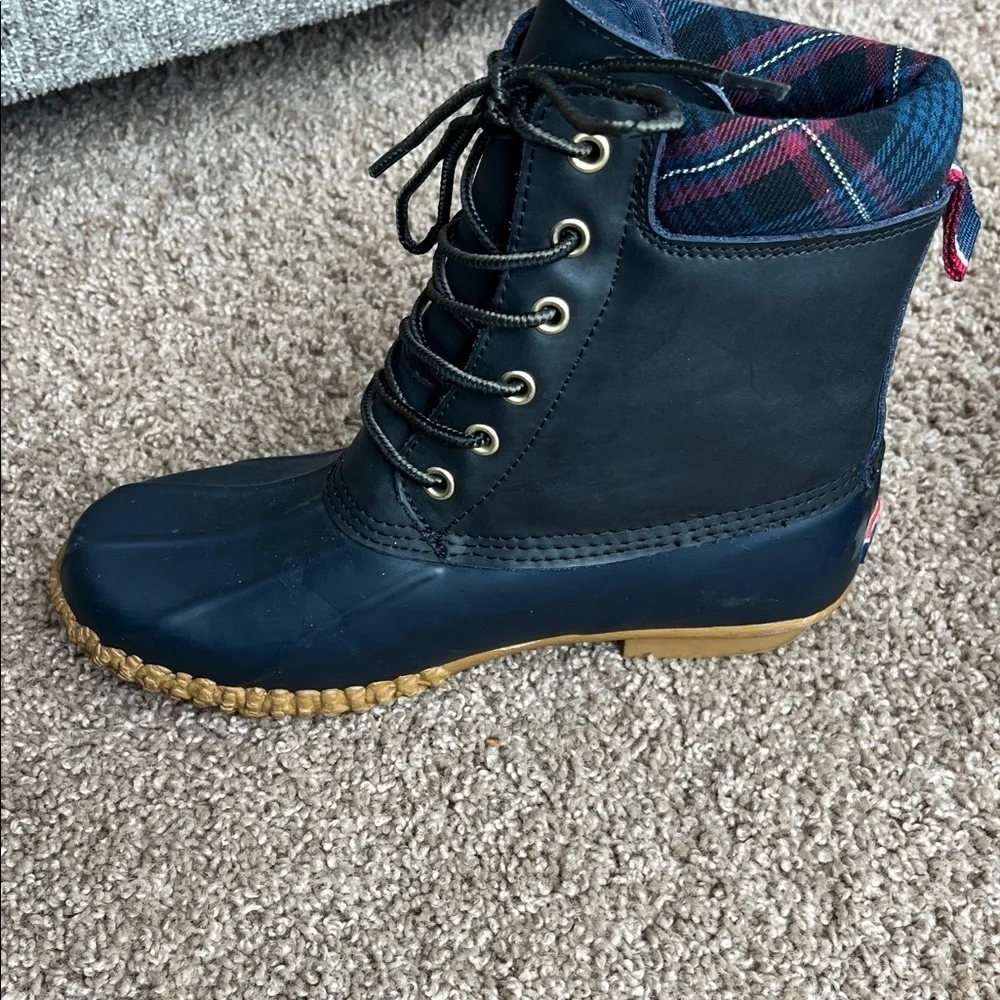 Tommy Hilfiger stylish black